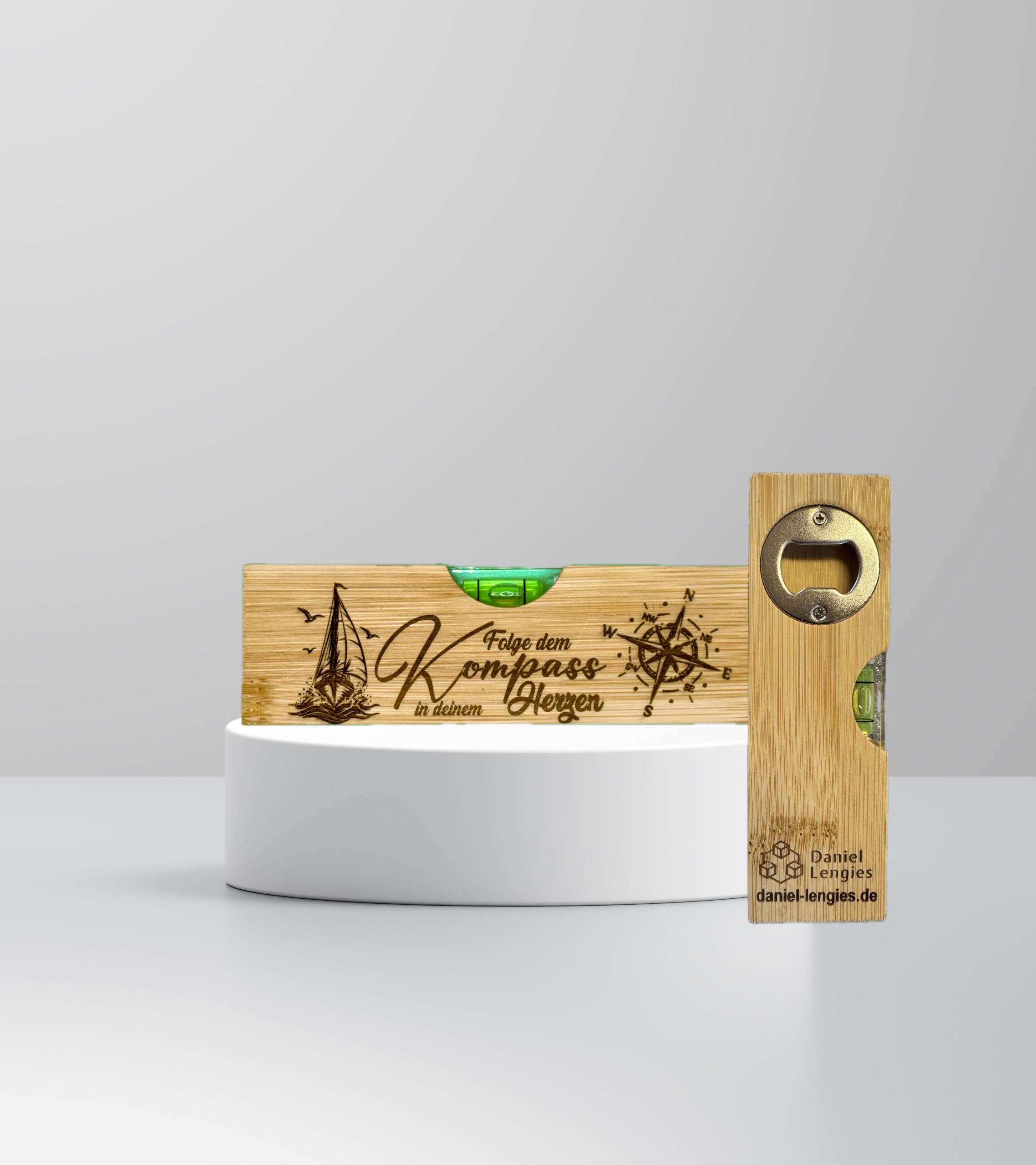 Wasserwaage und Flaschenöffner aus Bambus mit nautischen Sprüchen